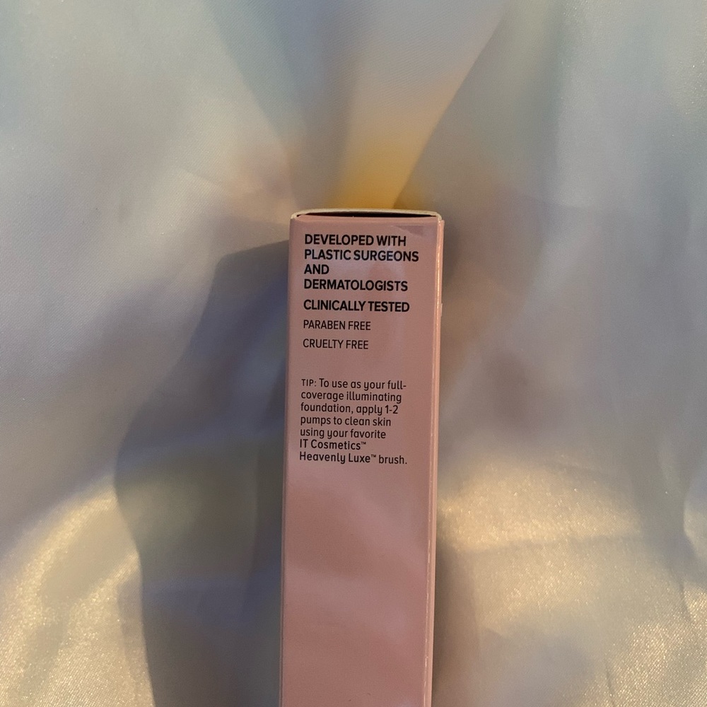 IT CC+ Illumination Cream SPF50+ Medium - Picture 5 of 8